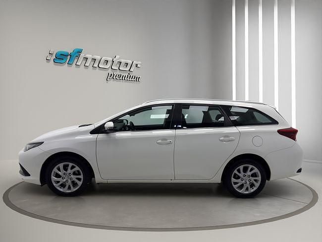 Usado Toyota Auris 131 CV (96 kW) 2019 Blanco metalizado Utilitario