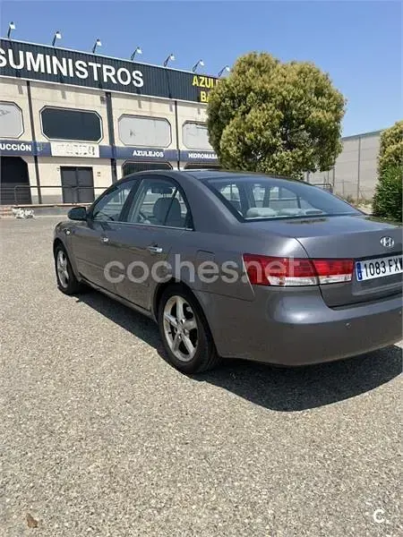 Usado Hyundai Sonata Comfort 140 CV (102 kW) 2007 Gris / plata Berlina