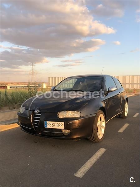 Negro Usado 2001 Alfa Romeo 147 Distinctive Utilitario | 1500 € (Precio justo) - Imagen 1/3