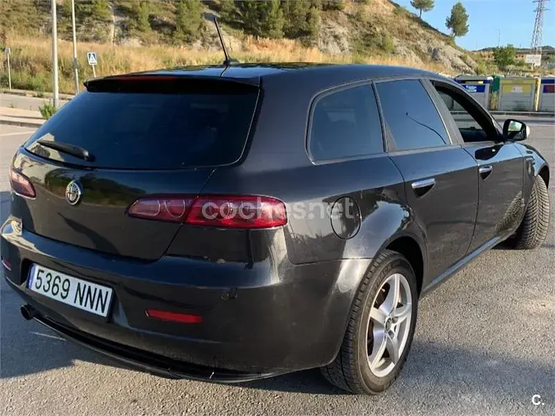 Usado Alfa Romeo 159 136 CV (100 kW) 2012 Negro Familiar