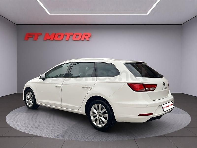 Usado Seat Leon Style 115 CV (84 kW) 2018 Blanco Familiar