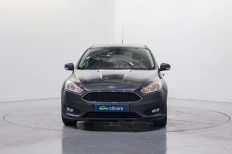 Usado Ford Focus Trend+ 120 CV (88 kW) 2017 Gris Familiar