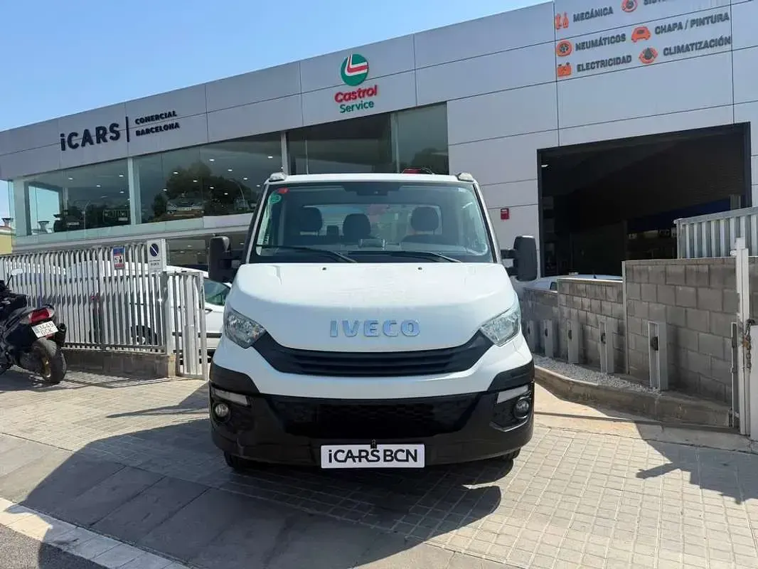 Usado Iveco Daily 116 CV (85 kW) 2018 Blanco Van