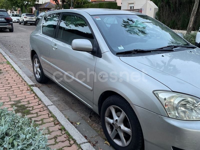 Gris / plata Usado 2004 Toyota Corolla Terra Berlina | 2950 € (Precio justo) - Imagen 1/4