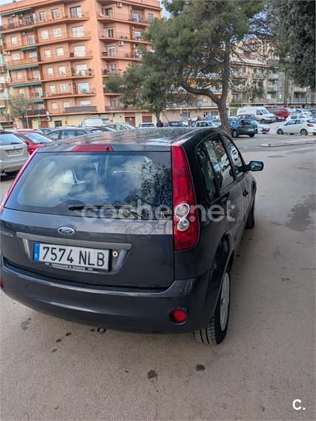 Usado Ford Fiesta Ambiente 70 CV (51 kW) 2007 Negro Berlina