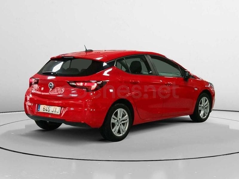 Usado Opel Astra Selective 125 CV (91 kW) 2017 Rojo Berlina