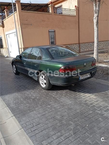 Usado Opel Omega 130 CV (95 kW) 1995 Verde Berlina