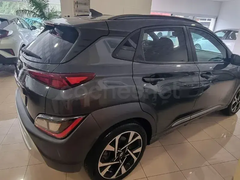 Usado Hyundai Kona 120 CV (88 kW) 2021 Gris / plata SUV