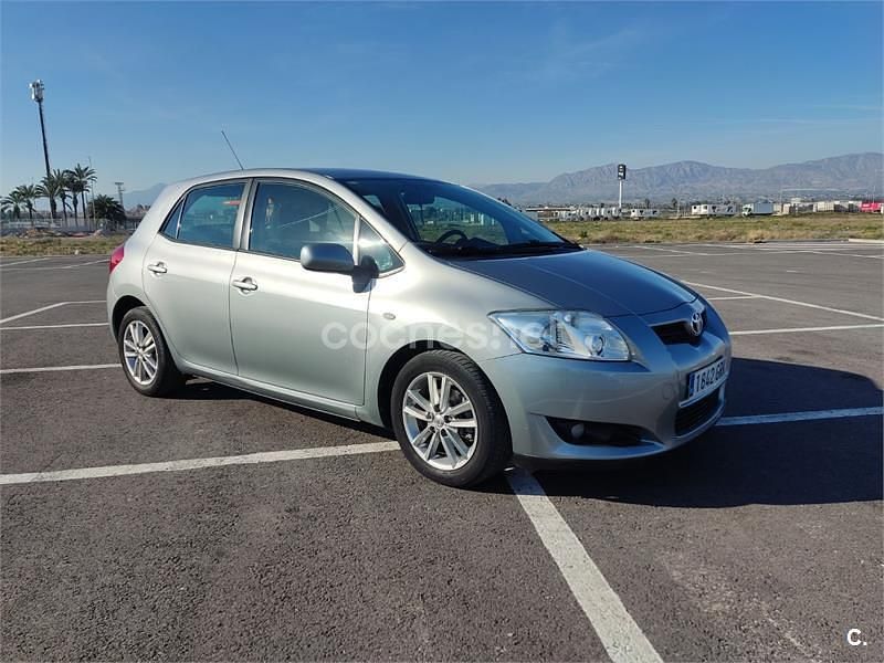 Usado Toyota Auris 90 CV (66 kW) 2009 Gris / plata Utilitario