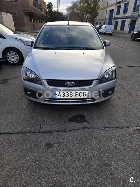 Usado Ford Focus Trend 115 CV (84 kW) 2006 Gris / plata Berlina