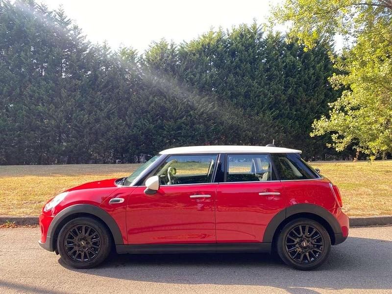 Usado Mini Cooper D 116 CV (85 kW) 2018 Rojo Utilitario