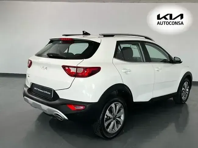 Usado Kia Stonic 100 CV (73 kW) 2025 Blanco SUV