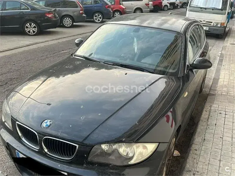 Usado BMW 118 Sport Line 143 CV (105 kW) 2009 Negro Utilitario