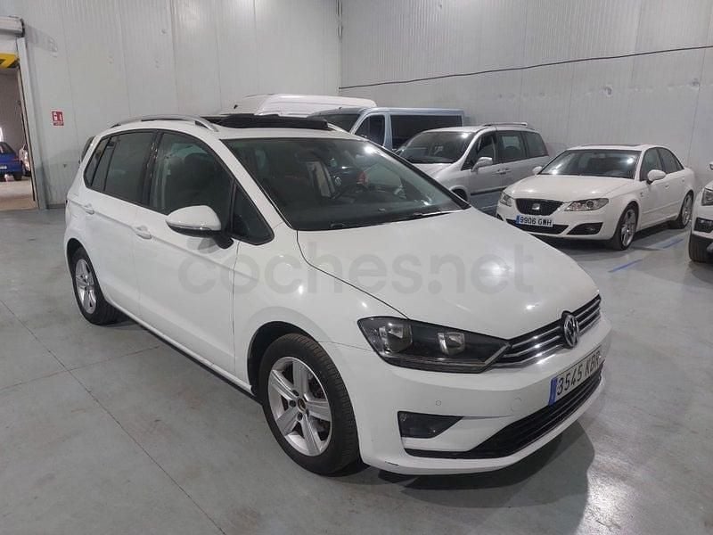 Usado VW Golf Sportsvan Advance 125 CV (91 kW) 2017 Blanco Monovolumen