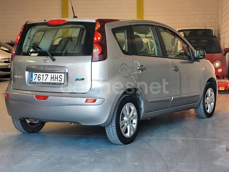 Usado Nissan Note Tekna 103 CV (75 kW) 2011 Gris / plata Monovolumen