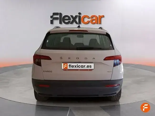 Usado Skoda Karoq Ambition 150 CV (110 kW) 2021 Blanco SUV