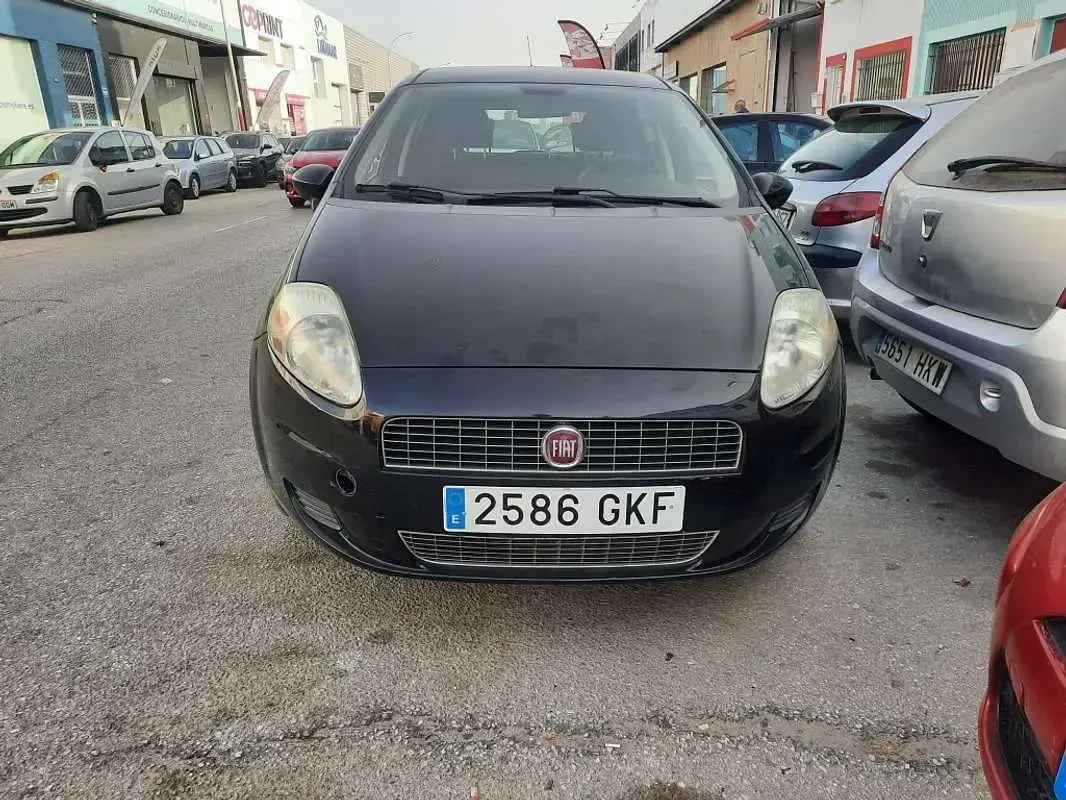Usado Fiat Grande Punto Active 95 CV (69 kW) 2009 Negro Utilitario
