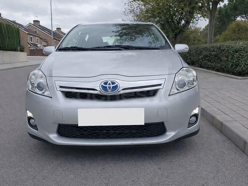 Usado Toyota Auris Hybrid Advance 135 CV (99 kW) 2011 Gris / plata Berlina