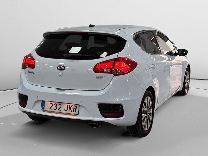 Usado Kia Ceed 120 CV (88 kW) 2015 Blanco Utilitario