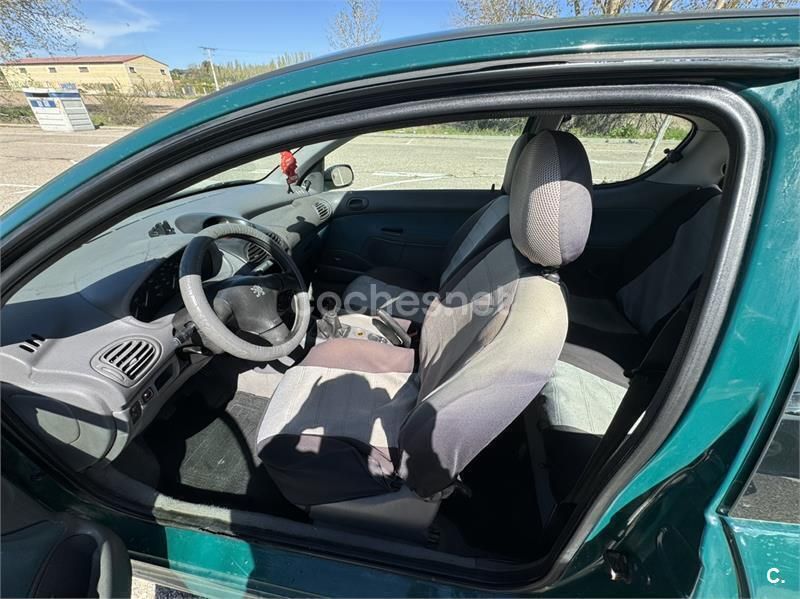 Usado Peugeot 206 75 CV (55 kW) 2003 Verde Berlina