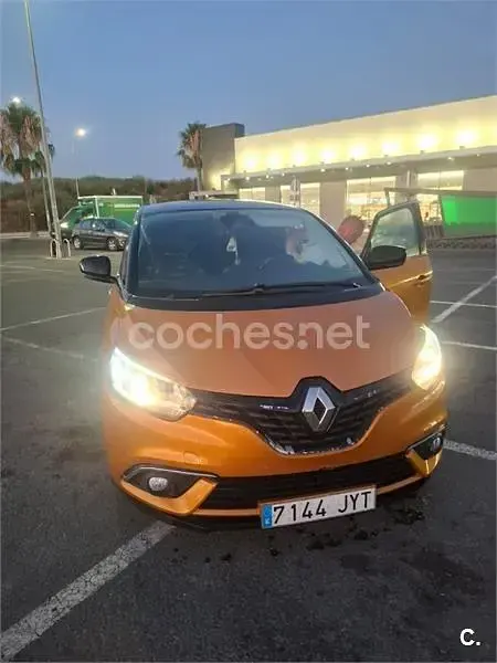 Usado Renault Scénic Edition One 110 CV (80 kW) 2017 Naranja Monovolumen