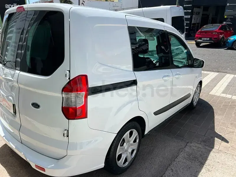 Usado Ford Tourneo Courier Ambiente 100 CV (73 kW) 2019 Blanco Monovolumen