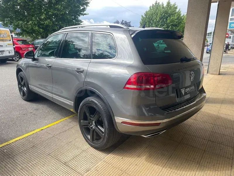 Second-hand VW Touareg 262 CP (192 kW) 2016 Gri SUV