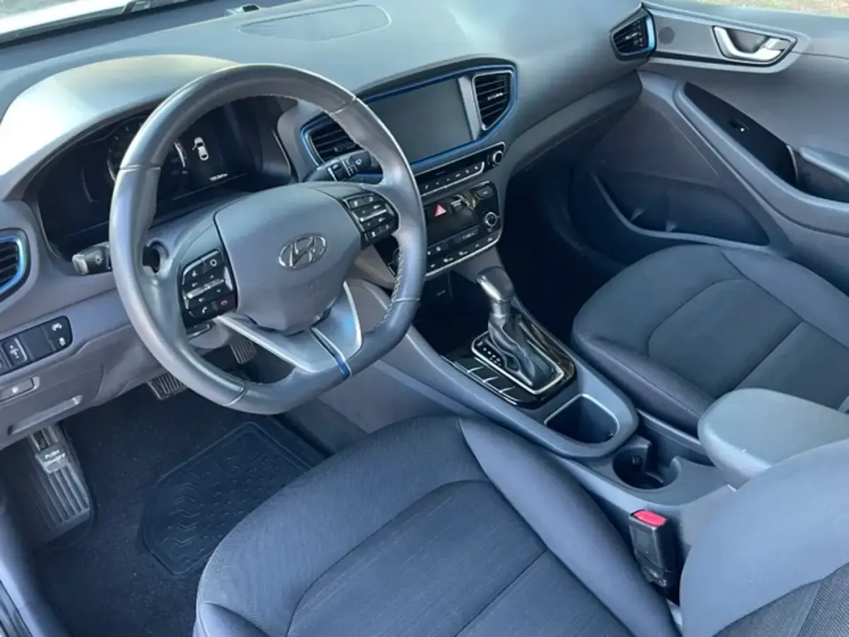 Usado Hyundai Ioniq 141 CV (103 kW) 2017 Blanco Utilitario