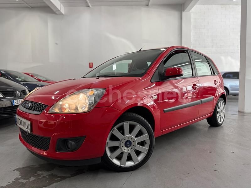 Rojo Usado 2007 Ford Fiesta Futura Berlina | 3490 € (Precio justo) - Imagen 1/4