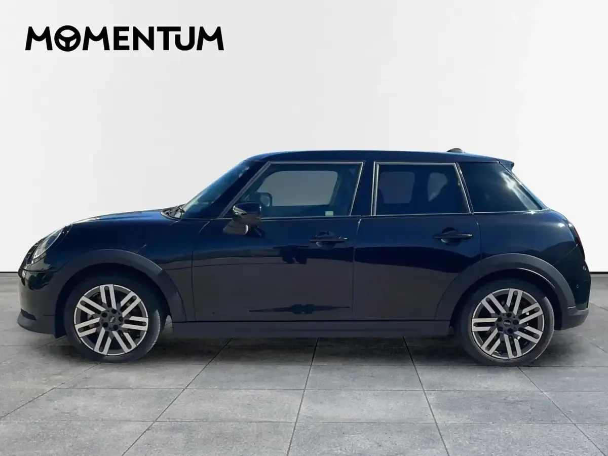 Usado Mini Cooper Essential 114 kW (156 CV) 2025 Negro Utilitario