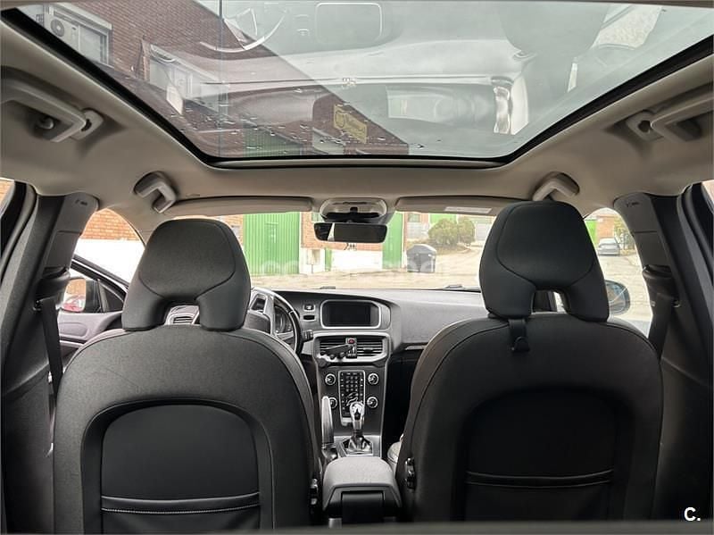 Negro Usado 2015 Volvo V40 CC Momentum Familiar | 8600 € (Precio justo) - Imagen 1/4