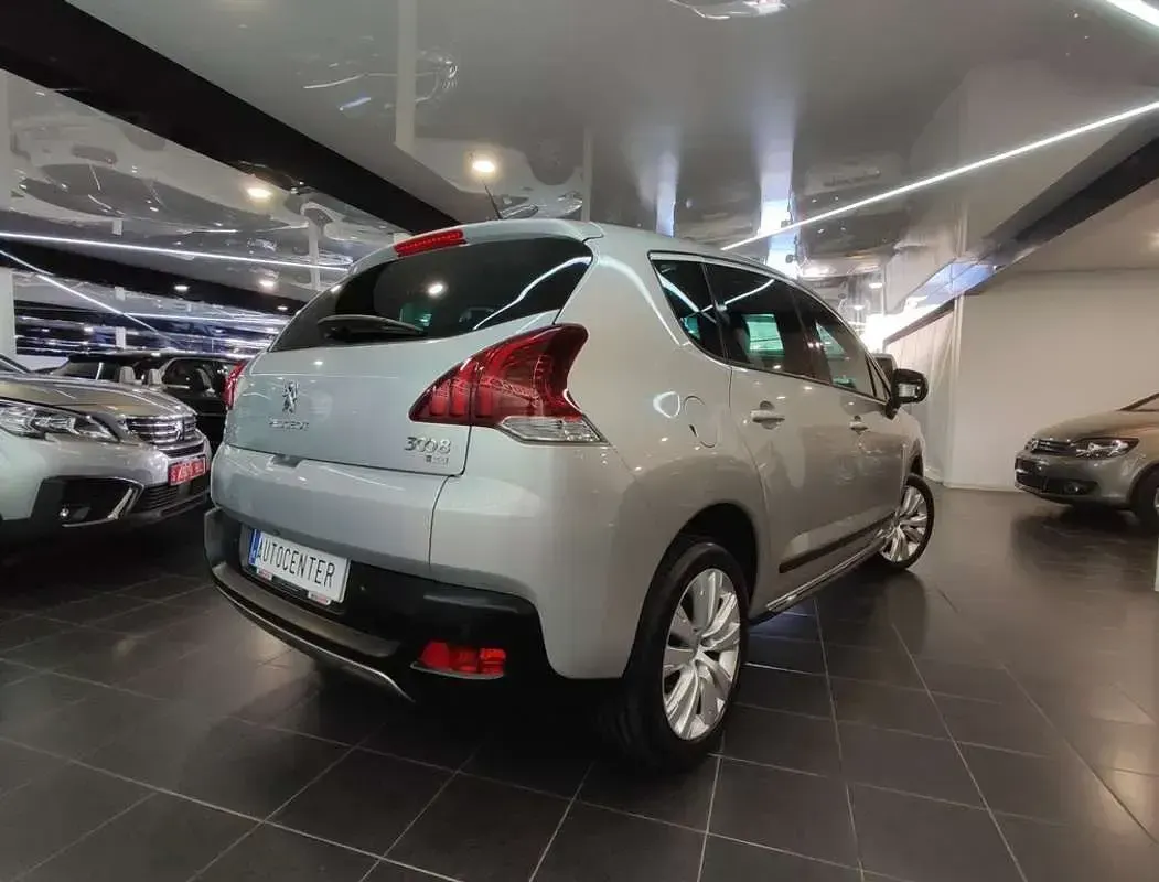 Usado Peugeot 3008 Allure 115 CV (84 kW) 2014 Gris Familiar