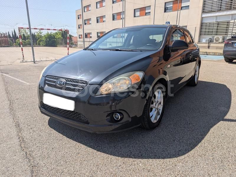 Negro Usado 2009 Kia ProCeed Active Utilitario | 4299 € (Precio justo) - Imagen 1/4