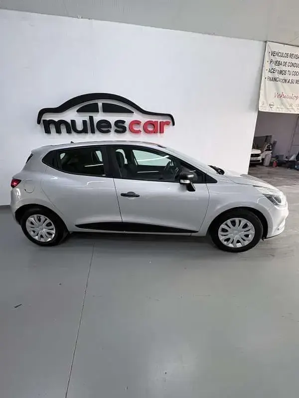 Usado Renault Clio Business 75 CV (55 kW) 2019 Plateado Utilitario
