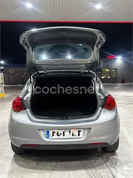 Usado Opel Astra Sportive 110 CV (80 kW) 2012 Gris / plata Berlina