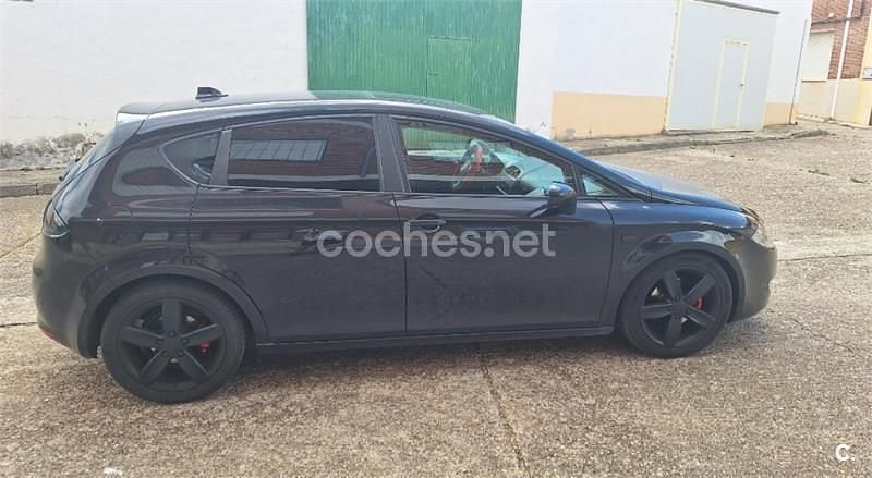 Usado Seat Leon Stylance 140 CV (102 kW) 2008 Negro Berlina