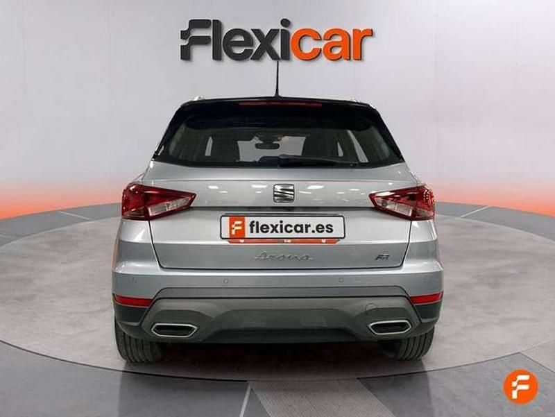 Usado Seat Arona FR 110 CV (80 kW) 2024 Gris SUV