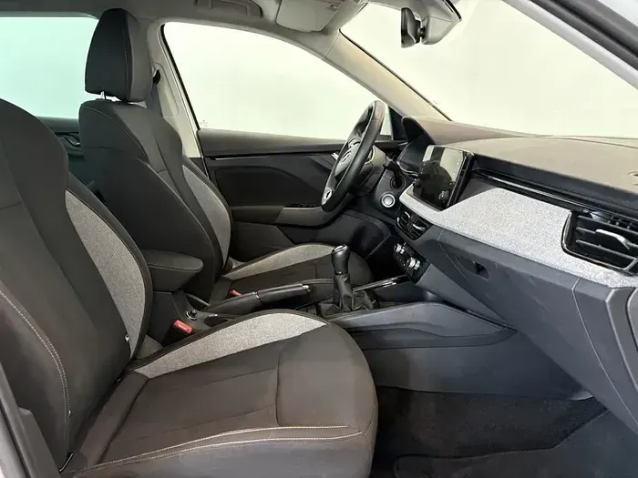 Usado Skoda Kamiq 110 CV (80 kW) 2022 Gris SUV