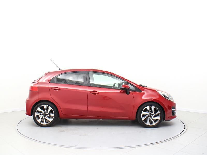 Usado Kia Rio 84 CV (61 kW) 2016 Granate Utilitario