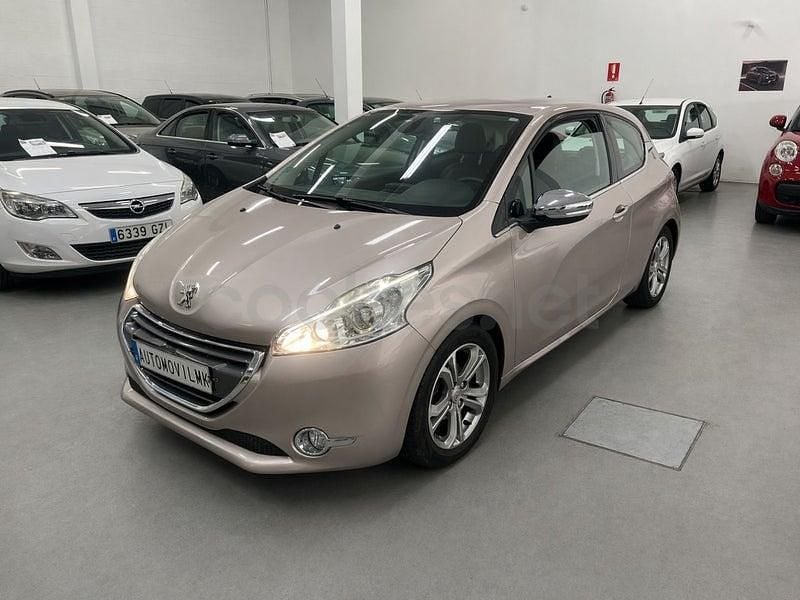 Usado Peugeot 208 Allure 95 CV (69 kW) 2012 Beige Utilitario