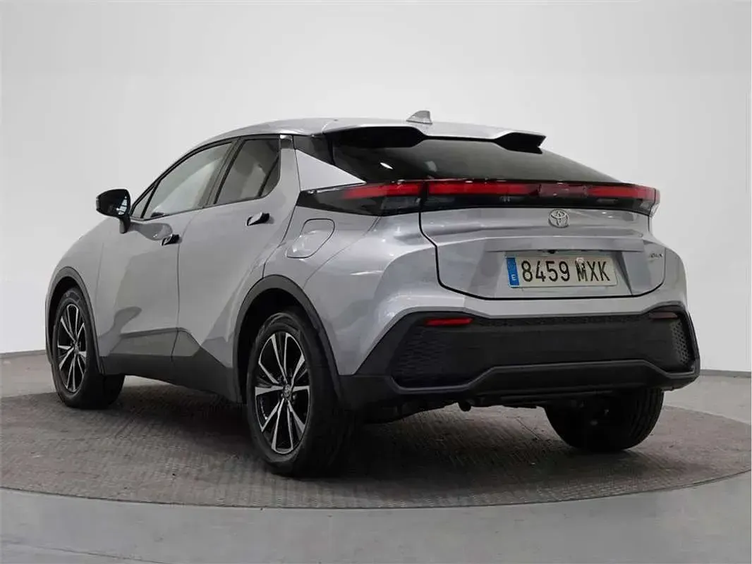 Begagnad Toyota C-HR Advance 140 HK (102 kW) 2024 SUV