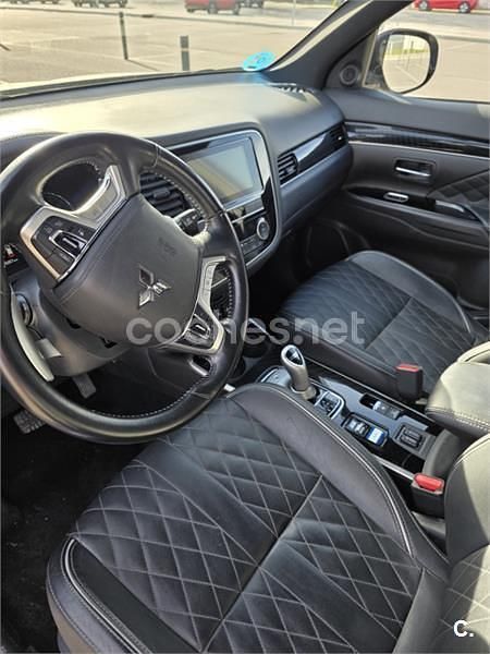 Usado Mitsubishi Outlander P-HEV 224 CV (164 kW) 2019 Gris / plata SUV