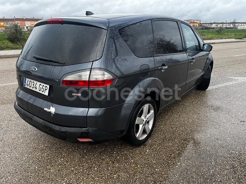 Usado Ford S-MAX Trend 140 CV (102 kW) 2009 Gris / plata Monovolumen