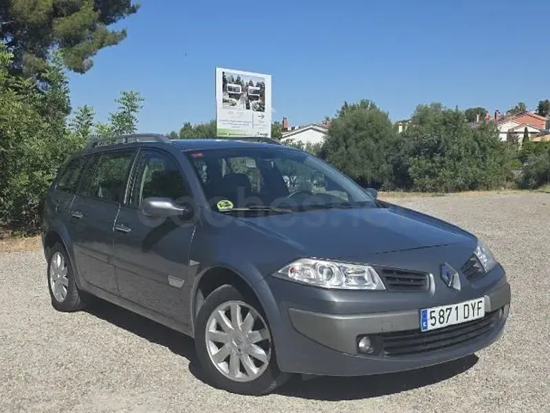 Usado Renault Mégane GrandTour Dynamique 105 CV (77 kW) 2006 Gris / plata Familiar