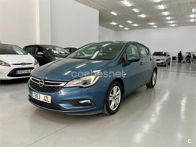 Usado Opel Astra Excellence 110 HP (80 kW) 2017 Azul Sedan