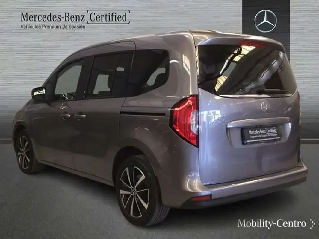 Usado Mercedes 180 116 CV (85 kW) 2025 Gris Berlina