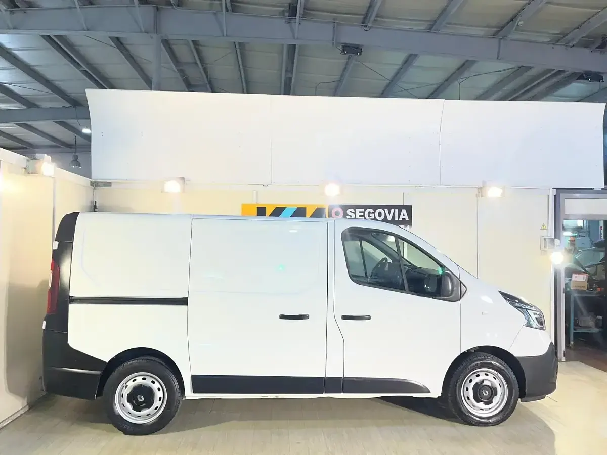 Usado Renault Trafic 120 CV (88 kW) 2019 Blanco Monovolumen