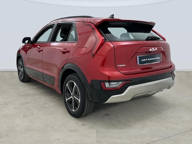 Usado Kia Niro 141 CV (103 kW) 2024 Rojo SUV