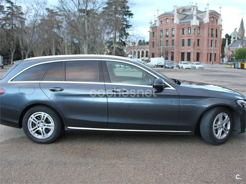 Usado Mercedes C180 Avantgarde 156 CV (114 kW) 2015 Gris / plata Berlina