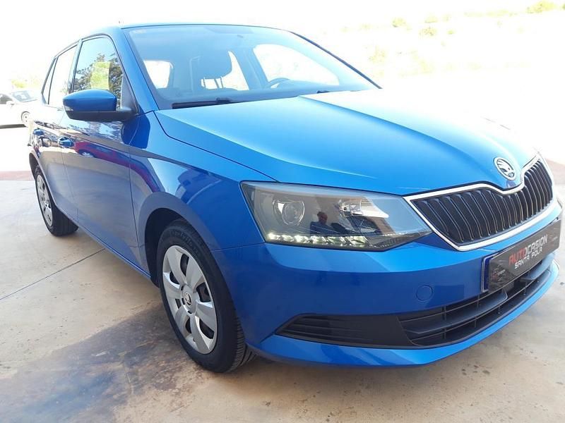 Usado Skoda Fabia Style 90 CV (66 kW) 2016 Azul